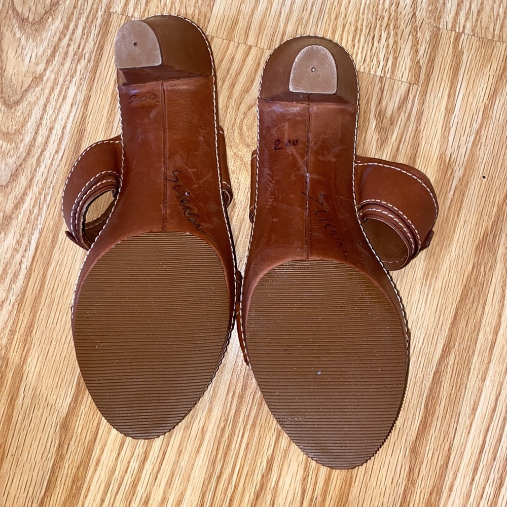 Coach Brown Heels - Picture 3 of 3
